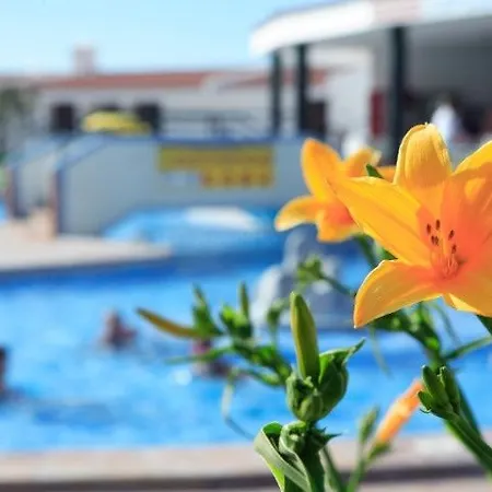מלון דירות Malibu Park אדחה