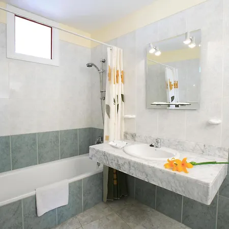 Malibu Park 3* Адехе