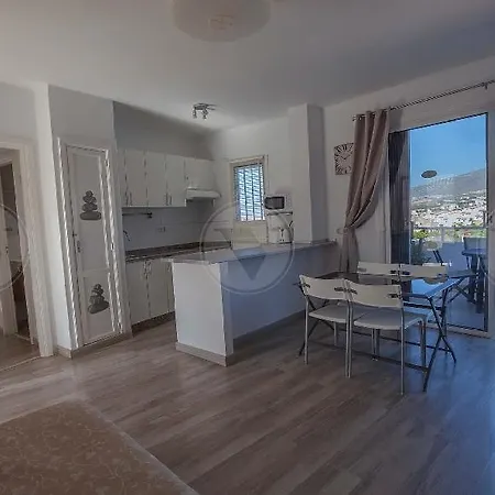 Malibu Park Апарт-отель Адехе