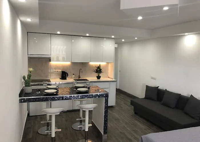 アパートホテル Malibu Park アデヘ