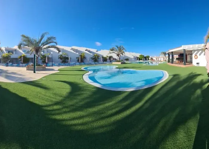 Malibu Park 3* アデヘ