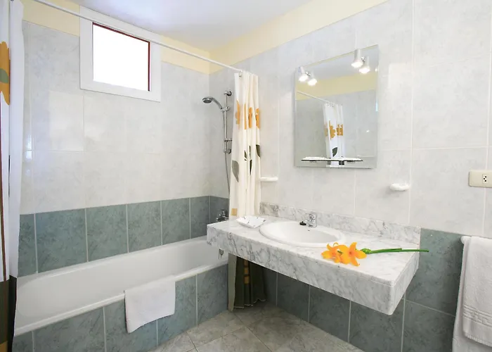 Malibu Park 3* アデヘ