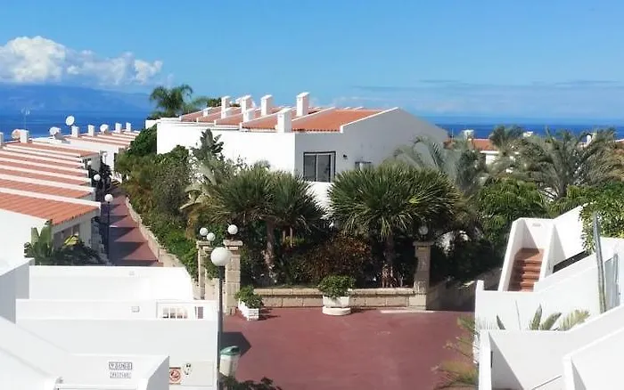 Malibu Park 3* アデヘ